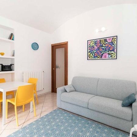 Appartamento Colourful Flat San Donato Torino Esterno foto